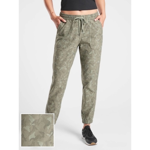 Athleta | Printed Farallon Camo Jogger Size 8 - Picture 1 of 12